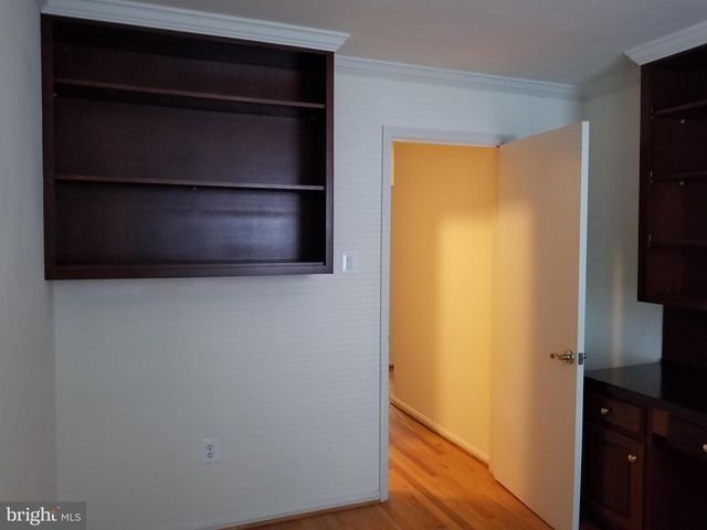 9918-DERBYSHURE E DERBYSHIRE LN, Bethesda, MD 20817