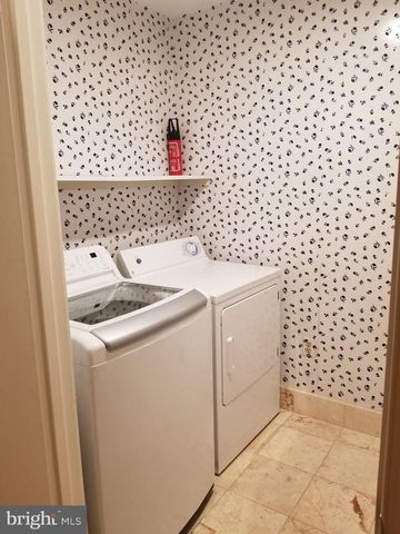 9918-DERBYSHURE E DERBYSHIRE LN, Bethesda, MD 20817