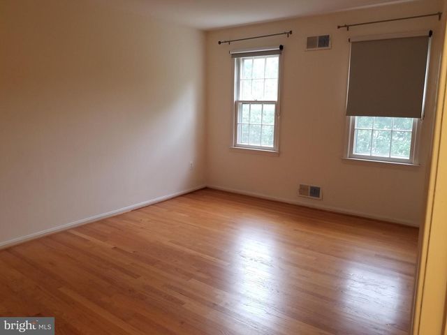 9918-DERBYSHURE E DERBYSHIRE LN, Bethesda, MD 20817