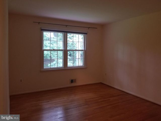 9918-DERBYSHURE E DERBYSHIRE LN, Bethesda, MD 20817