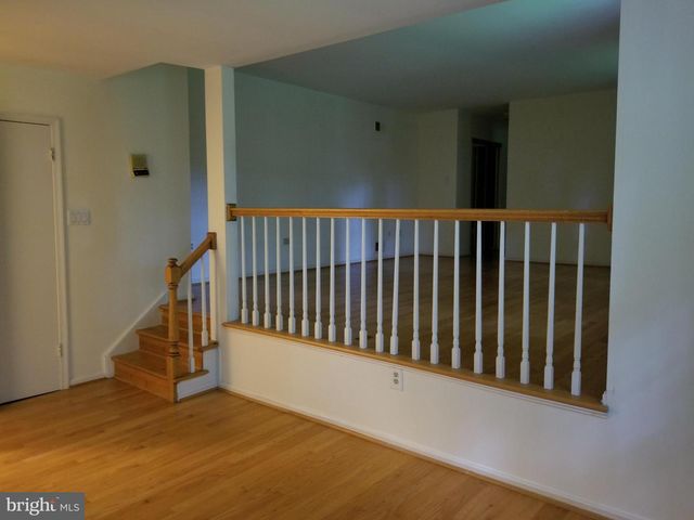 9918-DERBYSHURE E DERBYSHIRE LN, Bethesda, MD 20817