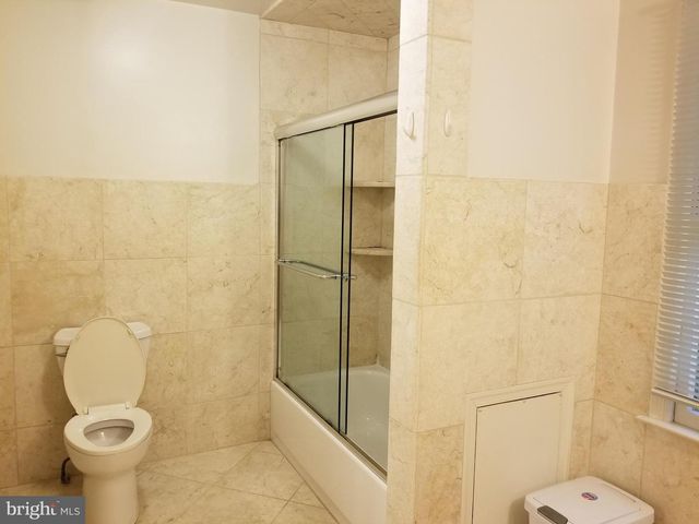 9918-DERBYSHURE E DERBYSHIRE LN, Bethesda, MD 20817