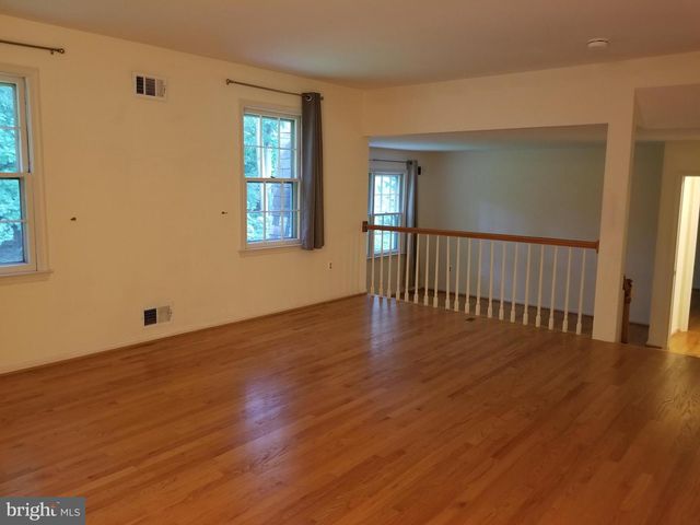 9918-DERBYSHURE E DERBYSHIRE LN, Bethesda, MD 20817