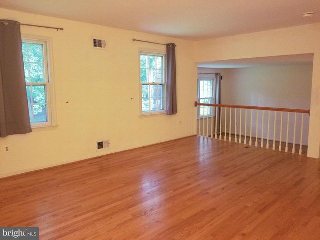 9918-DERBYSHURE E DERBYSHIRE LN, Bethesda, MD 20817