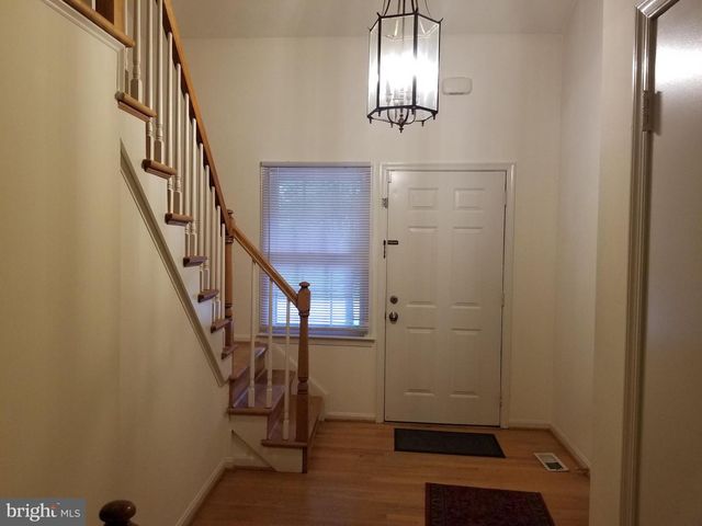 9918-DERBYSHURE E DERBYSHIRE LN, Bethesda, MD 20817