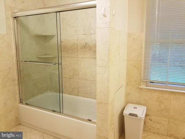 9918-DERBYSHURE E DERBYSHIRE LN, Bethesda, MD 20817