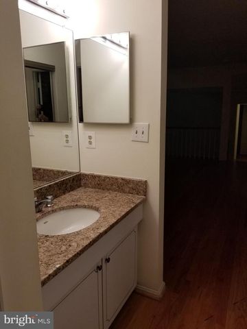 9918 E DERBYSHIRE LN, Bethesda, MD 20817