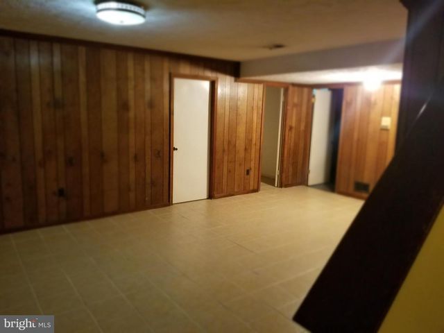 9918-DERBYSHURE E DERBYSHIRE LN, Bethesda, MD 20817