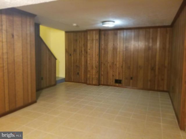 9918-DERBYSHURE E DERBYSHIRE LN, Bethesda, MD 20817