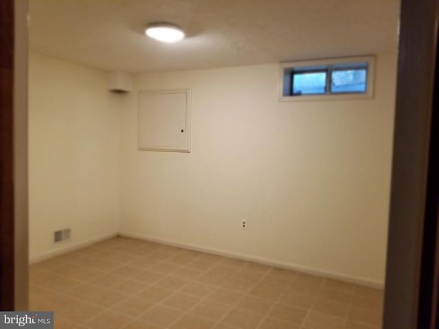 9918-DERBYSHURE E DERBYSHIRE LN, Bethesda, MD 20817