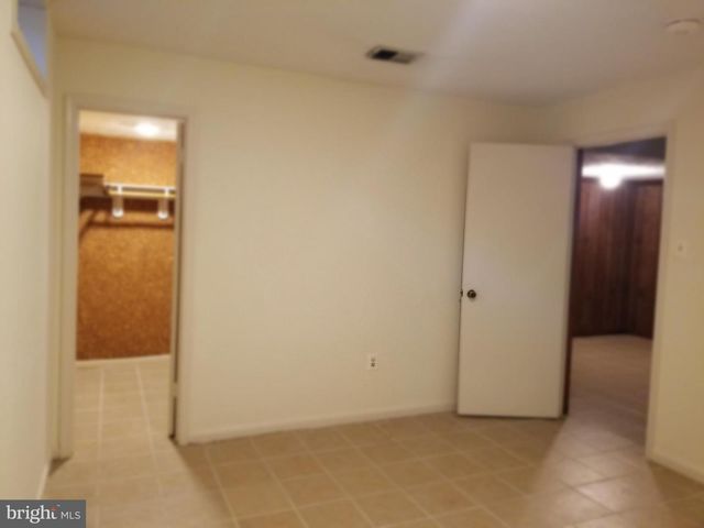 9918-DERBYSHURE E DERBYSHIRE LN, Bethesda, MD 20817