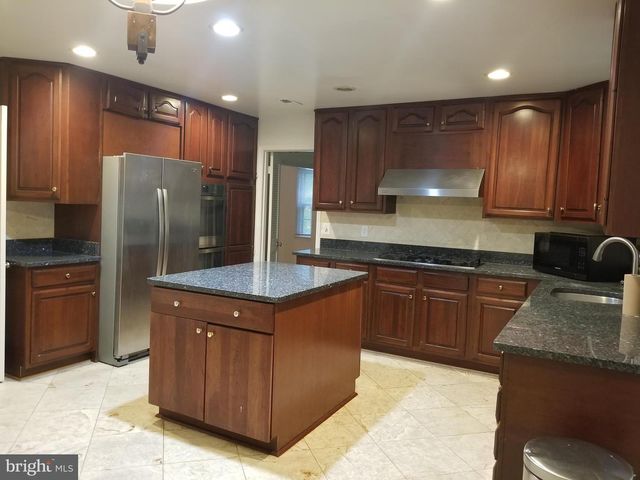 9918-DERBYSHURE E DERBYSHIRE LN, Bethesda, MD 20817