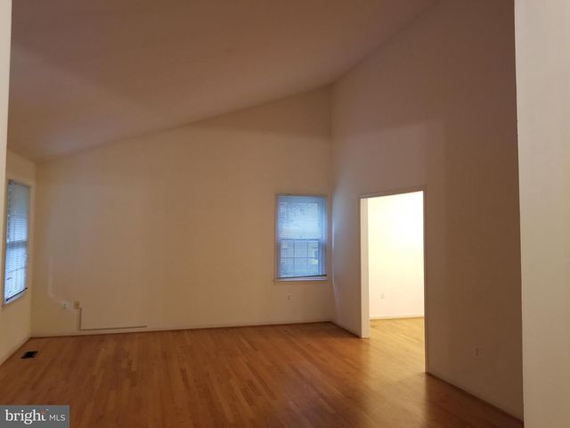 9918-DERBYSHURE E DERBYSHIRE LN, Bethesda, MD 20817