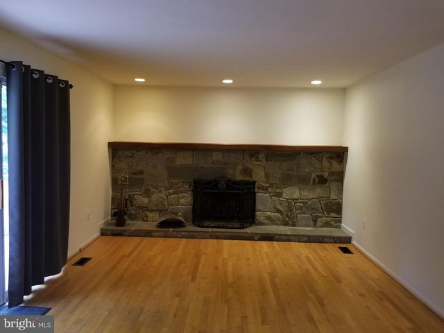 9918-DERBYSHURE E DERBYSHIRE LN, Bethesda, MD 20817