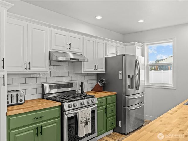 1355 McHugh Avenue, Enumclaw, WA 98022