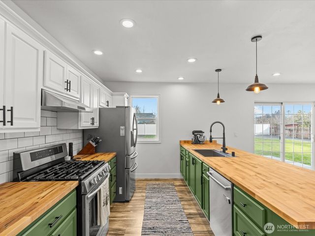 1355 McHugh Avenue, Enumclaw, WA 98022