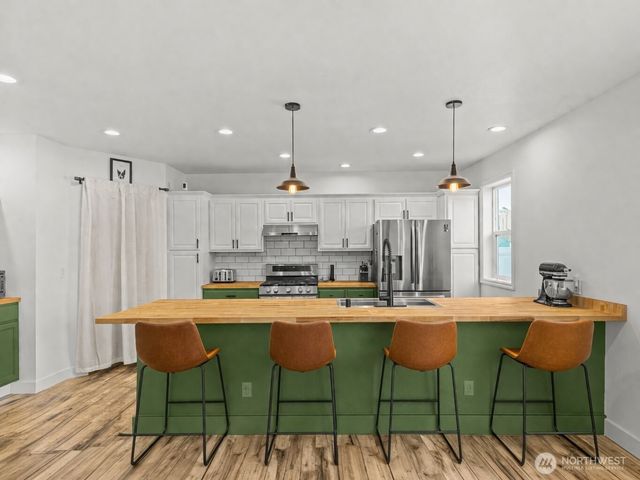 1355 McHugh Avenue, Enumclaw, WA 98022