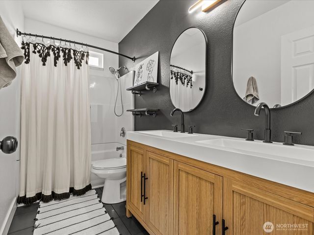 1355 McHugh Avenue, Enumclaw, WA 98022