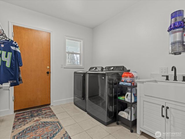 1355 McHugh Avenue, Enumclaw, WA 98022