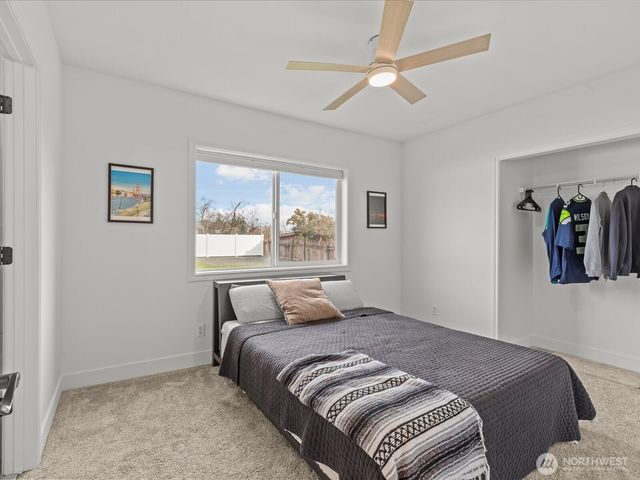 1355 McHugh Avenue, Enumclaw, WA 98022