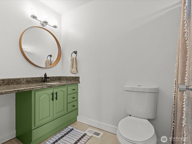 1355 McHugh Avenue, Enumclaw, WA 98022