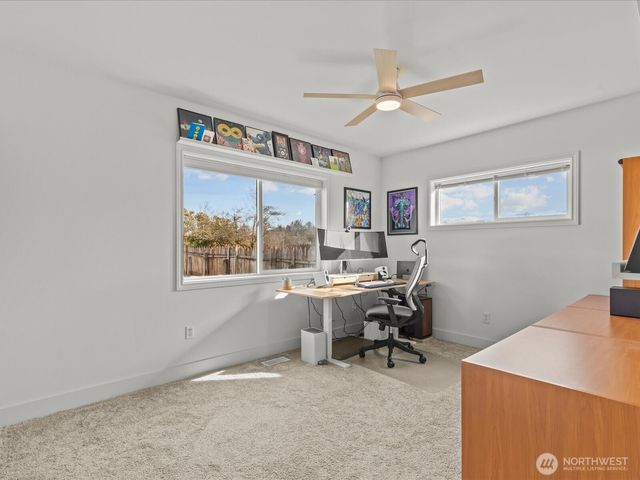 1355 McHugh Avenue, Enumclaw, WA 98022