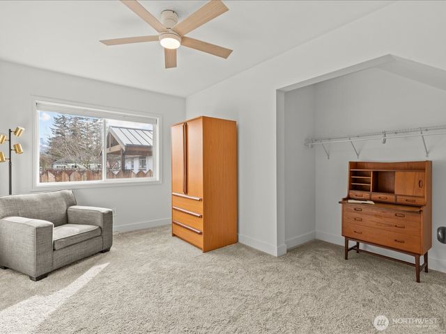 1355 McHugh Avenue, Enumclaw, WA 98022