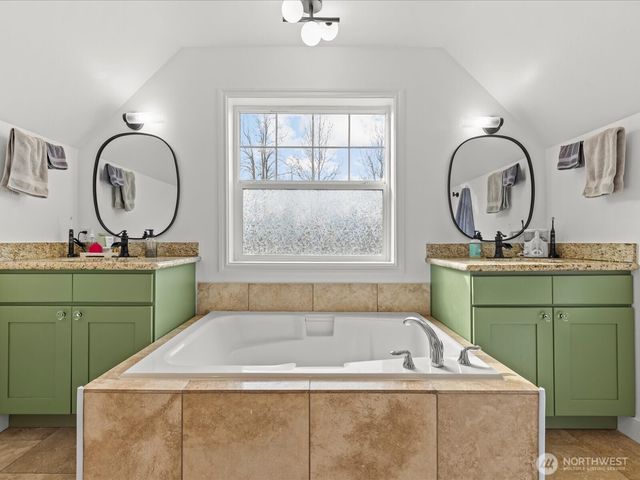 1355 McHugh Avenue, Enumclaw, WA 98022