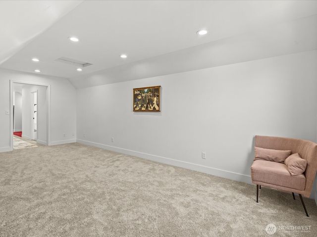 1355 McHugh Avenue, Enumclaw, WA 98022