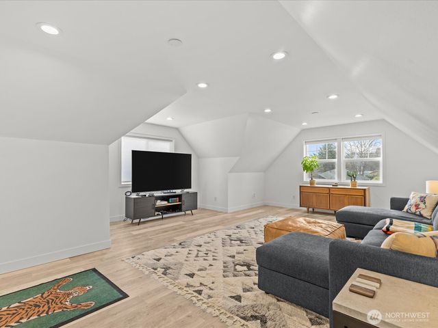 1355 McHugh Avenue, Enumclaw, WA 98022