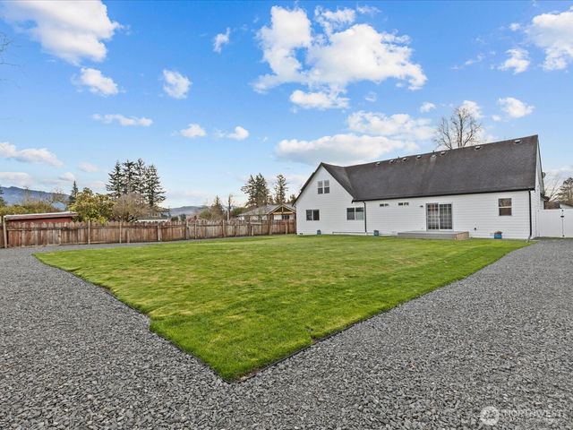 1355 McHugh Avenue, Enumclaw, WA 98022