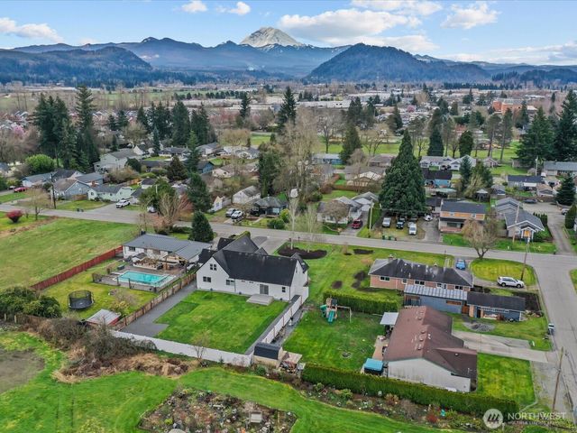 1355 McHugh Avenue, Enumclaw, WA 98022