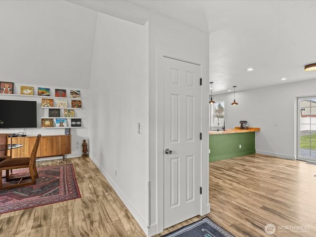 1355 McHugh Avenue, Enumclaw, WA 98022