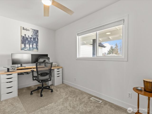 1355 McHugh Avenue, Enumclaw, WA 98022