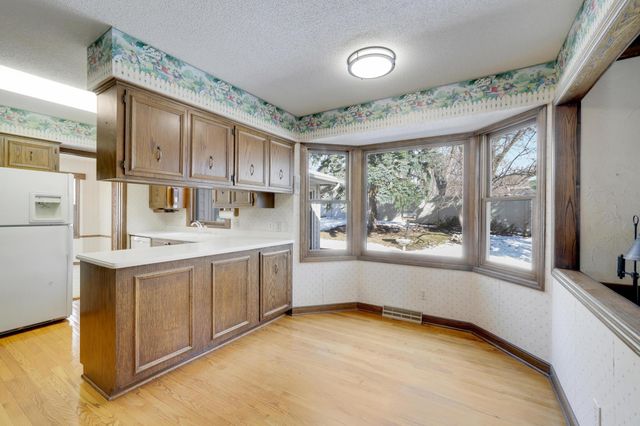 15800 Seaton Place, Minnetonka, MN 55345