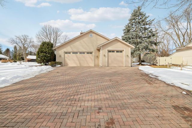 15800 Seaton Place, Minnetonka, MN 55345