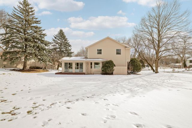 15800 Seaton Place, Minnetonka, MN 55345