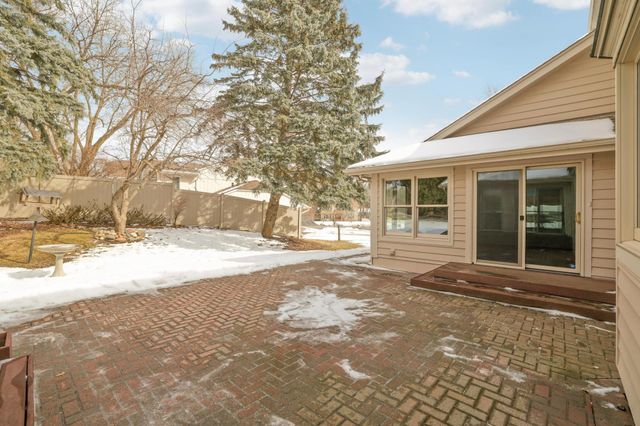 15800 Seaton Place, Minnetonka, MN 55345