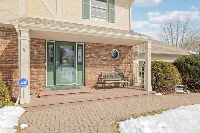 15800 Seaton Place, Minnetonka, MN 55345