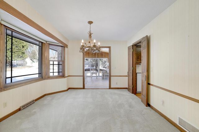 15800 Seaton Place, Minnetonka, MN 55345