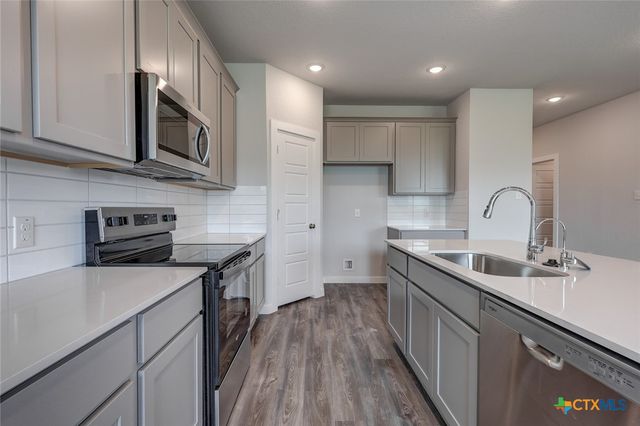 2113 Maestro Drive, Seguin, TX 78155