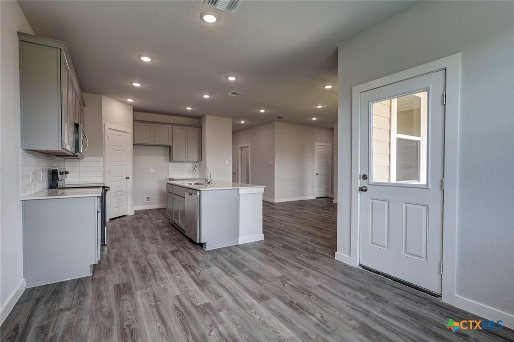 Image 12 of property listing at 2113 Maestro Drive, Seguin, TX 78155