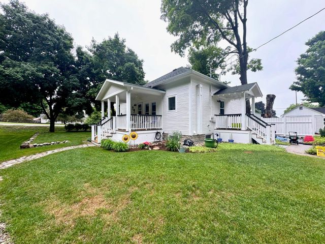 601 Pleasant Avenue, Boyne City, MI 49712