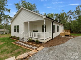16 Eagle Drive, Hendersonville, NC 28792
