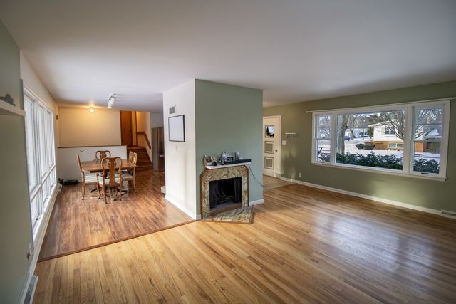 100 Warren Place, Dekalb, IL 60115