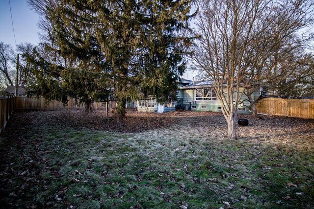 100 Warren Place, Dekalb, IL 60115