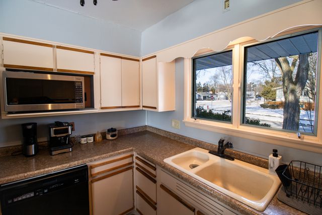 100 Warren Place, Dekalb, IL 60115