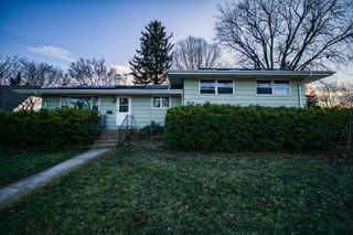 100 Warren Place, Dekalb, IL 60115