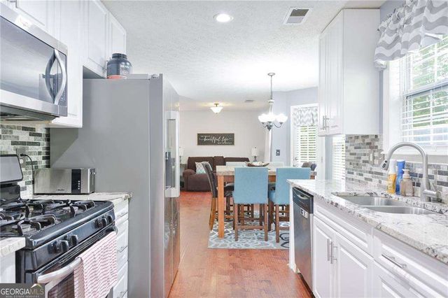 4926 Lake Park Lane, Acworth, GA 30101