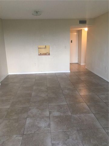 15600 NW 7th Avenue 421, Miami, FL 33169